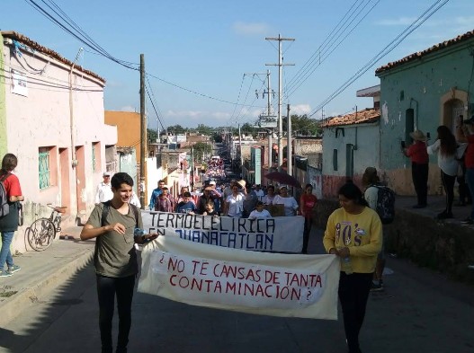 Local residents protesting against pollution in El Salto and Juanacatlán
