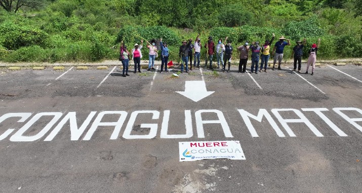 Local residents protesting against pollution in El Salto and Juanacatlán